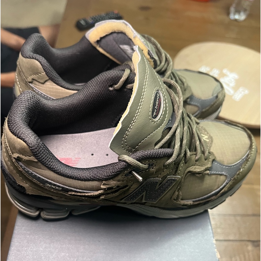new balance 2002r
